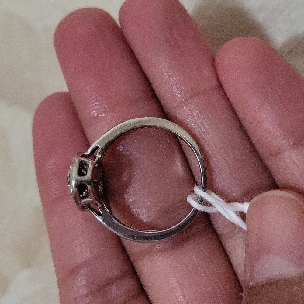 Size 7 silver ring - Picture 3 of 5